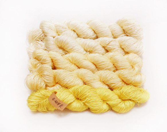 絹糸 草木染「玉ねぎ」極太 １綛 シルク100％ 天然染料 かがり糸 刺繍