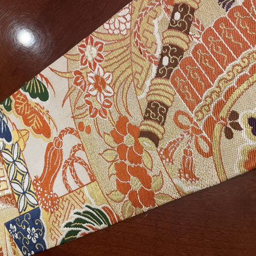 3048、3049、3050花嫁衣装の丸帯から作った豪華な刺繍のテーブル