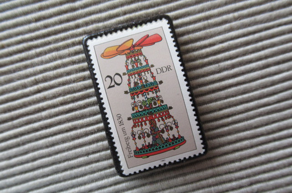 東ドイツ　クリスマス切手ブローチ8401 2枚目の画像