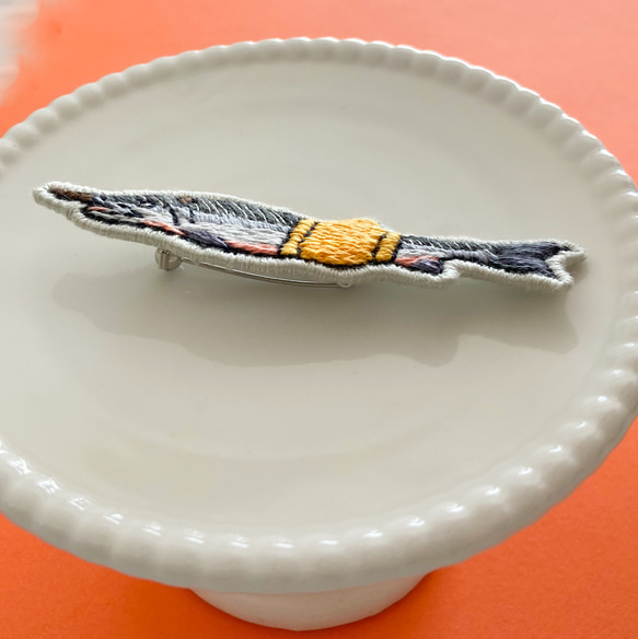 腹巻鮭　刺繍ブローチ 9枚目の画像