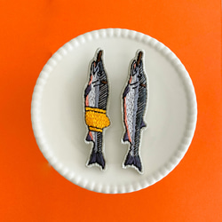 腹巻鮭　刺繍ブローチ 3枚目の画像