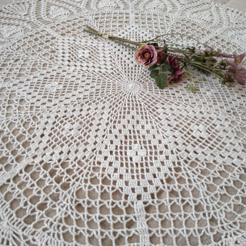 レース編み・ダイヤ柄サークルテーブルクロス（パール224個付）直径約