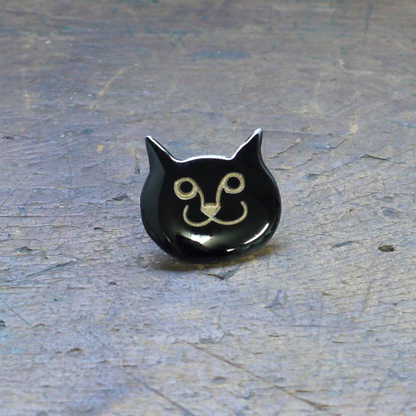 七宝焼　ピンバッチ　いじわる猫（黒） 2枚目の画像