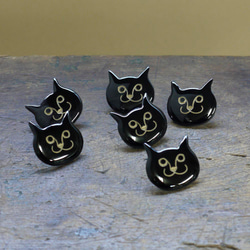 七宝焼　ピンバッチ　いじわる猫（黒） 3枚目の画像
