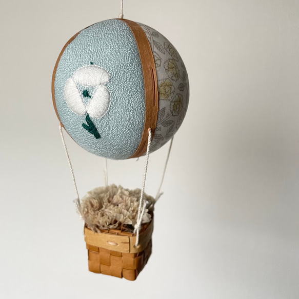 ミナペルホネンと白樺の気球 1枚目の画像