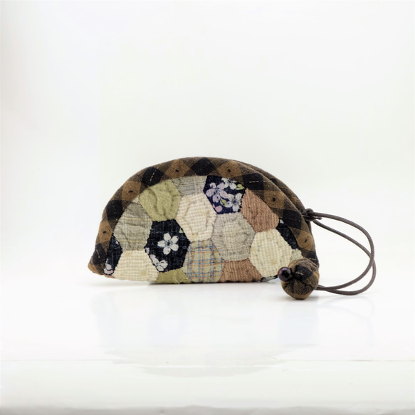 【槑さんの手作りバッグ】ハニカム型押しパッチワーク（小）～手縫いバッグ・小銭入れ 2枚目の画像