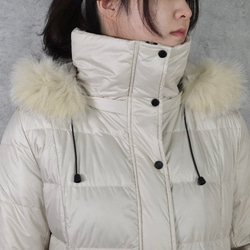 【送料無料】とっても軽くて暖かいダウンコート ふわっふわのブルーフォックス (オフホワイト) 4枚目の画像
