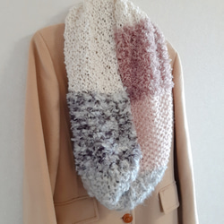 くすみピンクとグレーの ふわもこスヌード 　優しい印象　綺麗めカジュアル　やわらかい　お顔映り◎　合わせやすい♡ 4枚目の画像