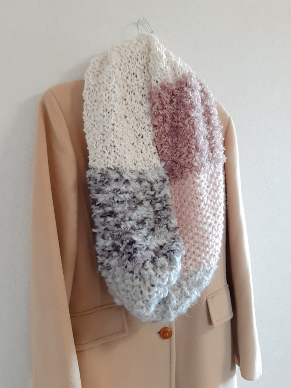 くすみピンクとグレーの ふわもこスヌード 　優しい印象　綺麗めカジュアル　やわらかい　お顔映り◎　合わせやすい♡ 4枚目の画像