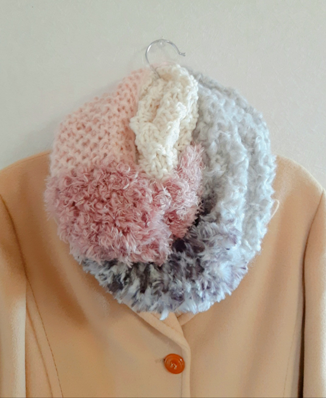 くすみピンクとグレーの ふわもこスヌード 　優しい印象　綺麗めカジュアル　やわらかい　お顔映り◎　合わせやすい♡