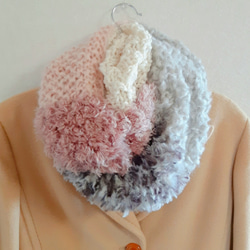 くすみピンクとグレーの ふわもこスヌード 　優しい印象　綺麗めカジュアル　やわらかい　お顔映り◎　合わせやすい♡ 1枚目の画像