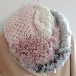 くすみピンクとグレーの ふわもこスヌード 　優しい印象　綺麗めカジュアル　やわらかい　お顔映り◎　合わせやすい♡ 2枚目の画像