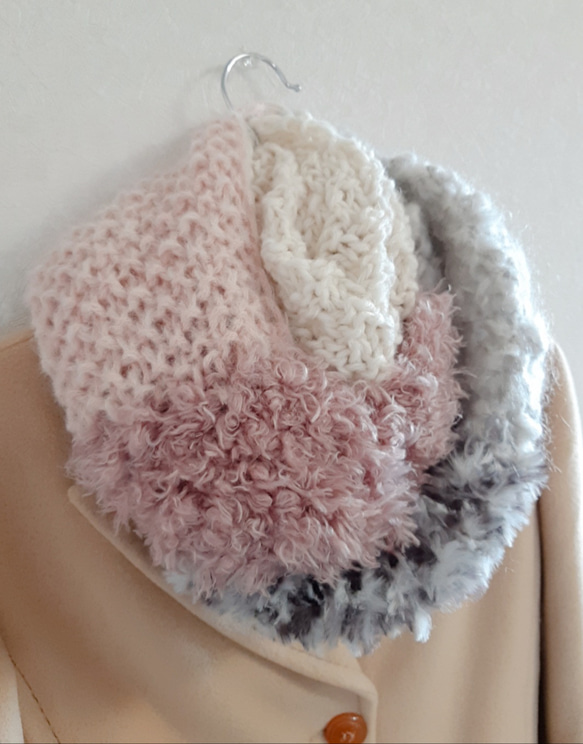 くすみピンクとグレーの ふわもこスヌード 　優しい印象　綺麗めカジュアル　やわらかい　お顔映り◎　合わせやすい♡ 2枚目の画像