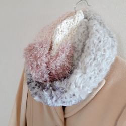 くすみピンクとグレーの ふわもこスヌード 　優しい印象　綺麗めカジュアル　やわらかい　お顔映り◎　合わせやすい♡ 3枚目の画像