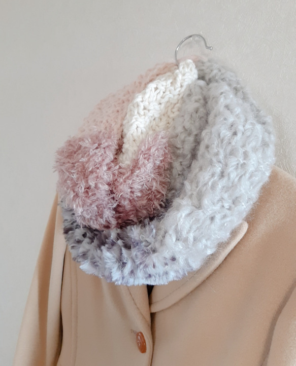 くすみピンクとグレーの ふわもこスヌード 　優しい印象　綺麗めカジュアル　やわらかい　お顔映り◎　合わせやすい♡ 3枚目の画像