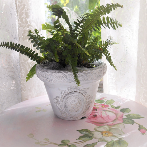 シャビーシックなレリーフ飾りの植木鉢カバー（室内用） その他