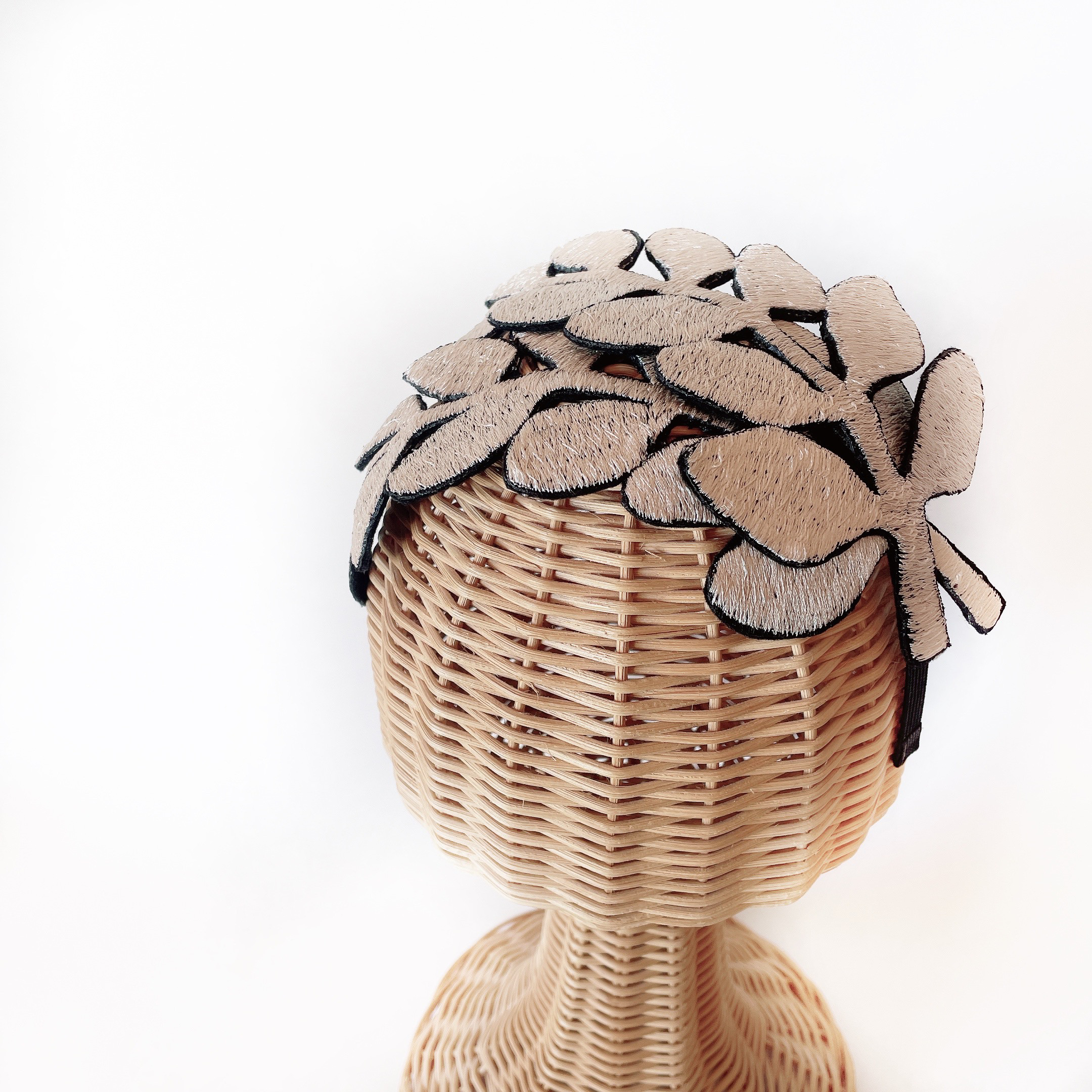 刺繍リーフカチューシャ　オフホワイト