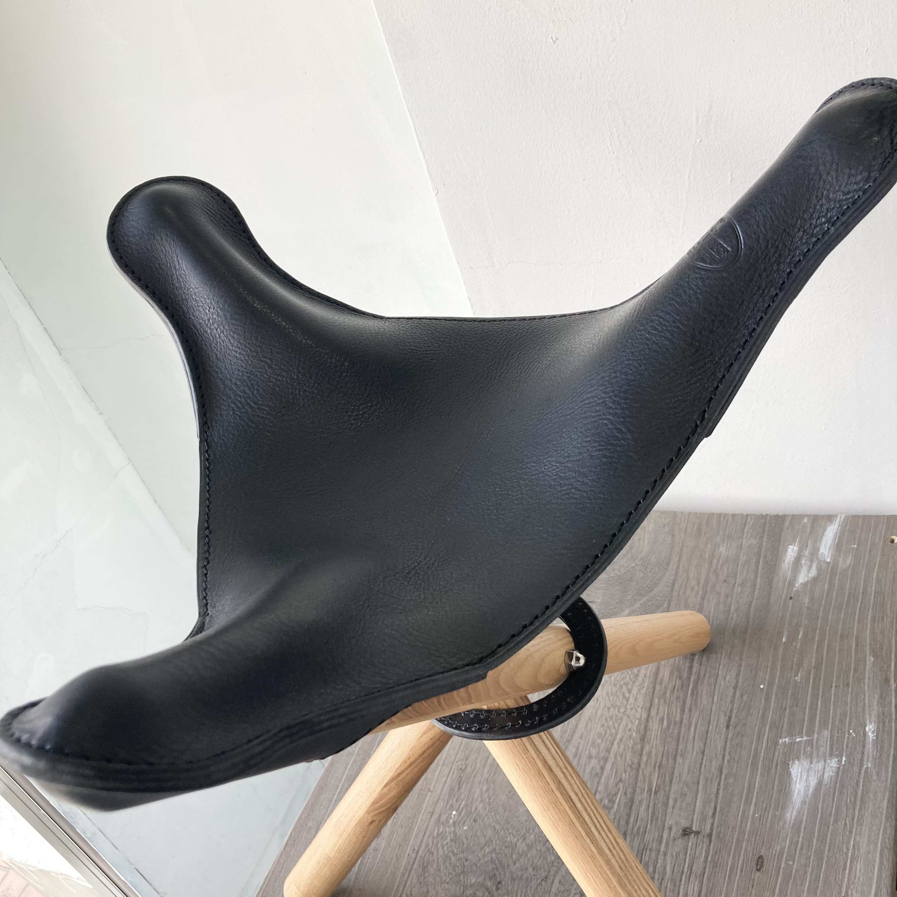 【最高級イタリアンレザー使用】ハンティングチェアー『TW-HANT(BK)』 18,000円