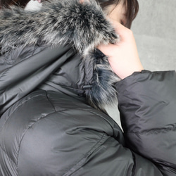 【送料無料】とっても軽くて暖かいダウンコート ふわっふわのブルーフォックス (ブラック) 7枚目の画像