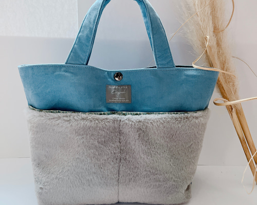 【美品】CLOUDY ファートートバッグ 青　大きいタイプ 美品】CLOUDY ファートートバッグ 青 大きいタイプ もこもこふわふわで