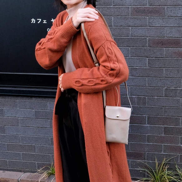 サイド編み上げデザイン シンプル レザー調 スマホポシェット スマホショルダー 3色展開 6枚目の画像