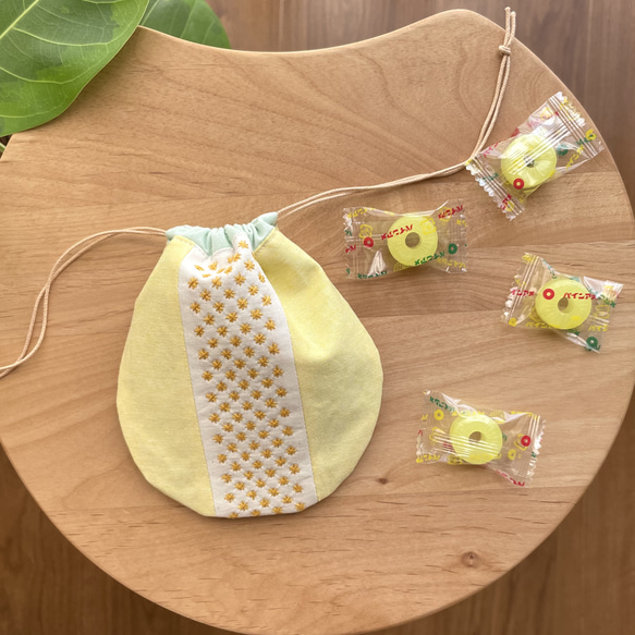 パイン飴カラーの刺し子巾着/黄色 ミニ丸巾着 プレゼント お菓子