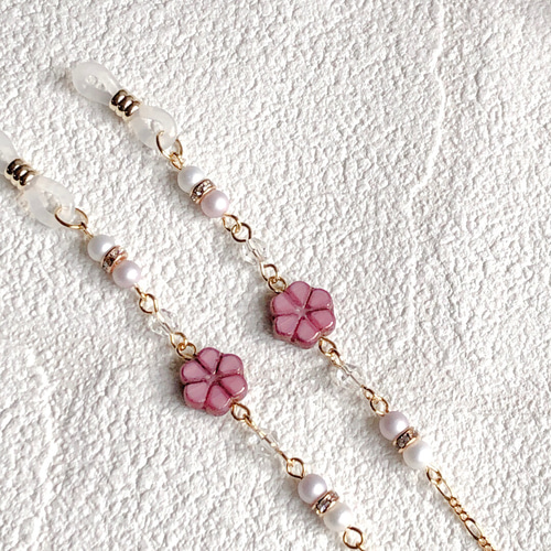 メガネチェーン》チェコビーズ6弁花(シルキーローズ)✧︎マスク