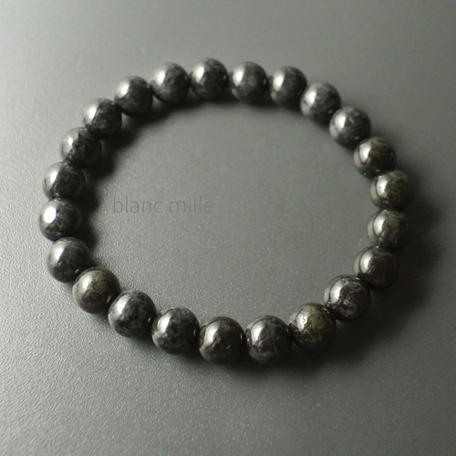 極上の糸魚川黒翡翠ブレスレット　上質黒ひすい　ヒスイ　翡翠　ヒーリング　根付 極上の糸魚川黒翡翠ブレスレット 上質黒ひすい ヒスイ 翡翠