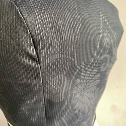 １点もの　着物リメイク　黒地に黒菊柄短丈　帯リメイク　シルククロップビスチェ 2枚目の画像