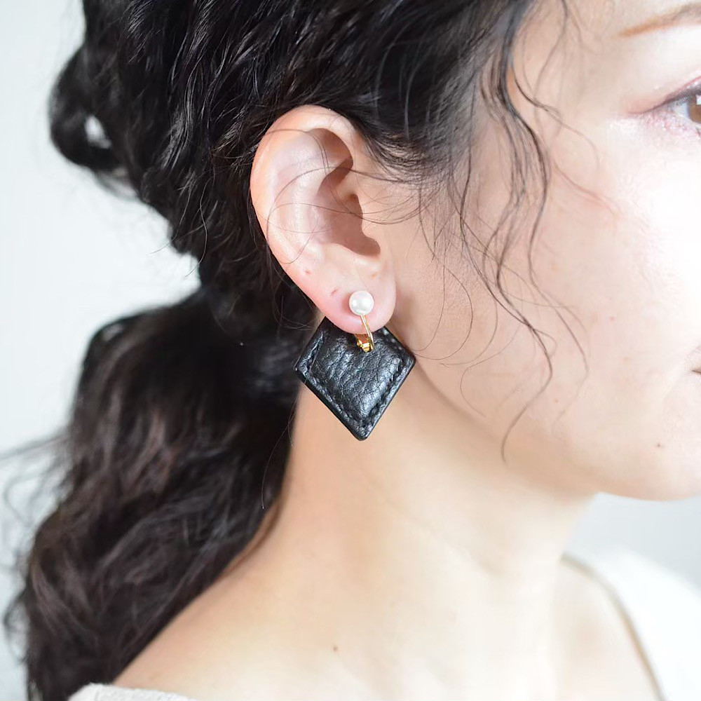 Rhombus【レザーピアス/イヤリング】 “black” 4,565円