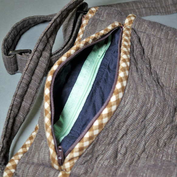 [槑的手作包] 拼布刺子繡斜背包3~ 手縫包.肩背包.斜背包 第3張的照片