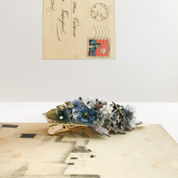 ナチュラルライトグレーとブルーグリーンな花畑のヘアクリップ 7枚目の画像