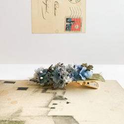 ナチュラルライトグレーとブルーグリーンな花畑のヘアクリップ 6枚目の画像