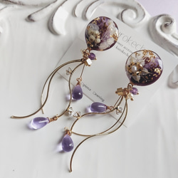 パープル 紫  チェコ ガラス 揺れる お花 イヤリング ・ ピアス （ ギフト 誕生日プレゼント ） 3枚目の画像