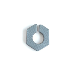 Extra〜hexagon〜【レザーイヤーカフ(片耳)】 “cement” 5枚目の画像