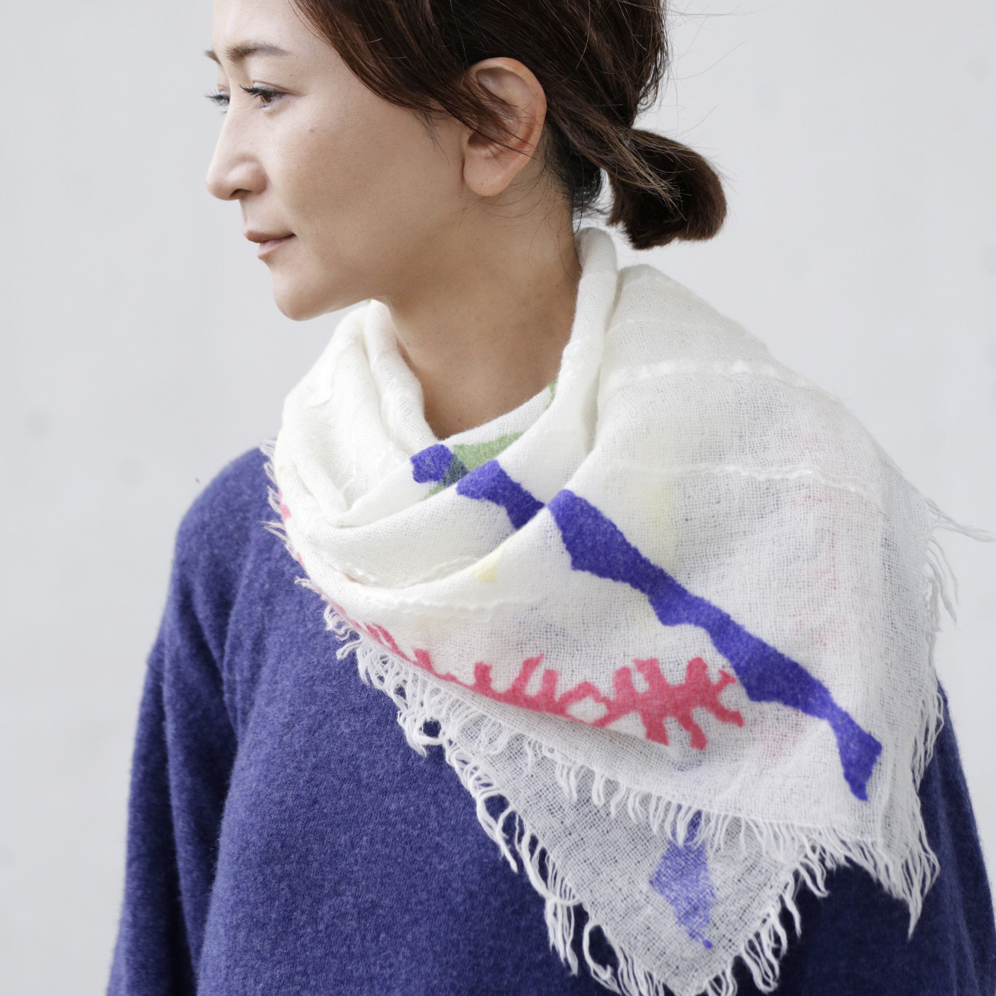 《軽やかウールストール》KIRIE｜切り絵みたいな彩り×バンダナサイズ