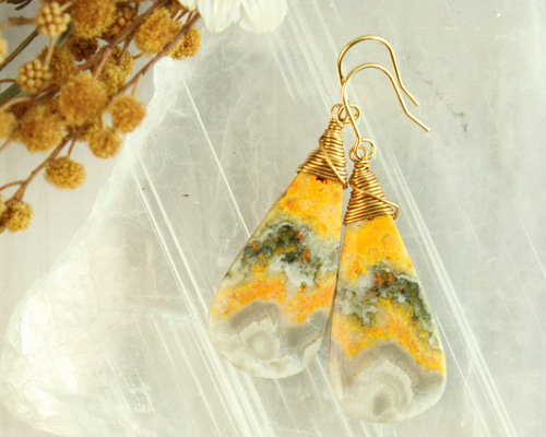 1点のみ めちゃくちゃ可愛いバンブルビージャスパー月の大ぶりピアス