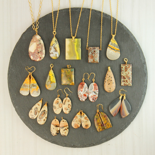 1点のみ めちゃくちゃ可愛いバンブルビージャスパー月の大ぶりピアスチャーム☆ 1点のみ めちゃくちゃ可愛いバンブルビージャスパー月の大ぶりピアス