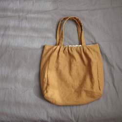 ふんわりリネンのギャザーバッグ（マスタード） 7枚目の画像
