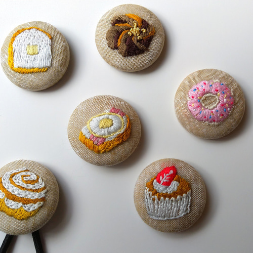 パンとお菓子-くるみボタンヘアゴム-手刺繍 ヘアゴム ことこと 通販