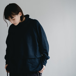 overlap high neck side slit pullover（beetle) 1枚目の画像