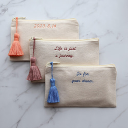 【手書き風筆記体】フラットポーチmini ┃名入れ メッセージ 刺繍 イニシャル 名前入れ 名前入り 文字入れ 10枚目の画像