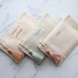 【手書き風筆記体】フラットポーチmini ┃名入れ メッセージ 刺繍 イニシャル 名前入れ 名前入り 文字入れ 16枚目の画像