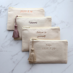 【手書き風筆記体】フラットポーチmini ┃名入れ メッセージ 刺繍 イニシャル 名前入れ 名前入り 文字入れ 11枚目の画像