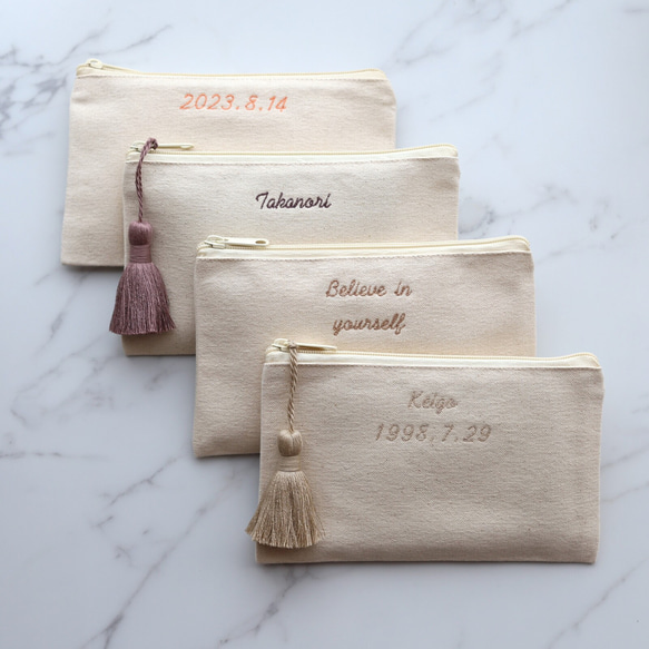 【手書き風筆記体】フラットポーチmini ┃名入れ メッセージ 刺繍 イニシャル 名前入れ 名前入り 文字入れ 11枚目の画像