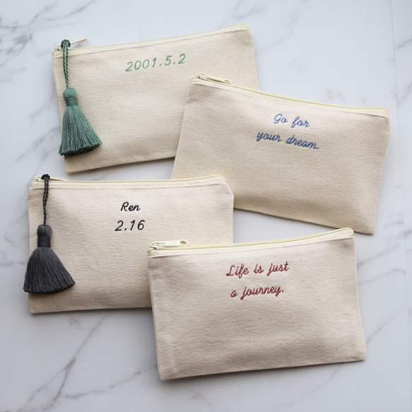 手書き風筆記体】フラットポーチmini ┃名入れ メッセージ 刺繍