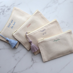 【手書き風筆記体】フラットポーチmini ┃名入れ メッセージ 刺繍 イニシャル 名前入れ 名前入り 文字入れ 9枚目の画像