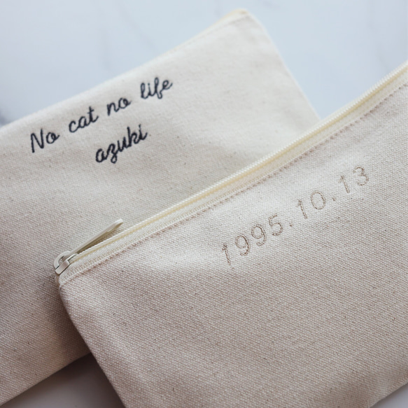 【手書き風筆記体】フラットポーチmini ┃名入れ メッセージ 刺繍 イニシャル 名前入れ 名前入り 文字入れ 7枚目の画像