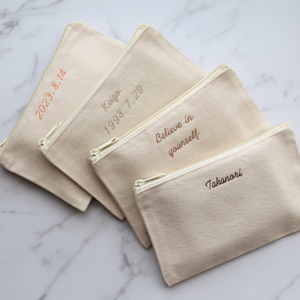 【手書き風筆記体】フラットポーチmini ┃名入れ メッセージ 刺繍 イニシャル 名前入れ 名前入り 文字入れ 8枚目の画像