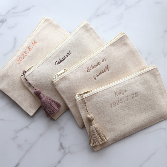 【手書き風筆記体】フラットポーチmini ┃名入れ メッセージ 刺繍 イニシャル 名前入れ 名前入り 文字入れ 15枚目の画像